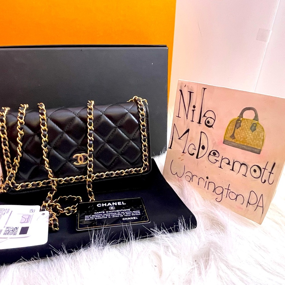 ❌ SOLD ❌ Lambskin Quilted Chain round wallet WOC